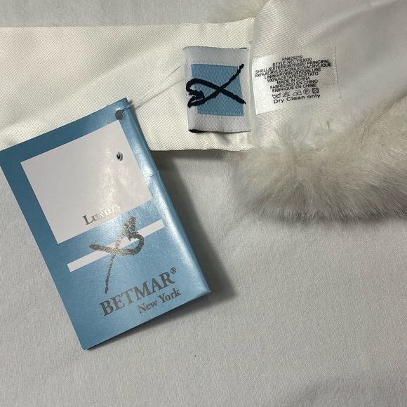 NWT BETMAR New York faux fur neck warmer winter white scarf - Picture 9 of 11